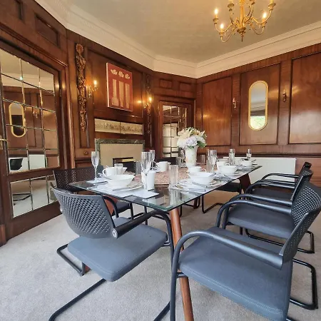 Holiday home *o* O.manor Setup For Your Amazing Relaxed With Free Parking & Fast Free Wifi *o* Leeds (West Yorkshire)