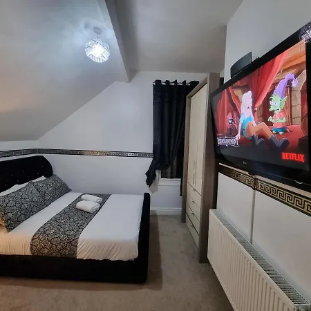 Holiday home *o* O.manor Setup For Your Amazing Relaxed With Free Parking & Fast Free Wifi *o* *